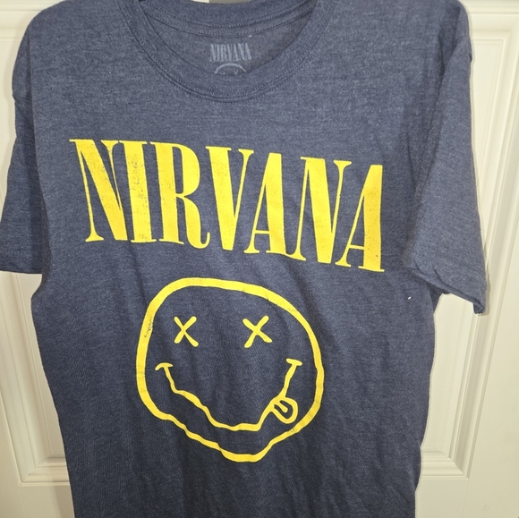 2017 nirvana dead Smiley face graphic short sleeve crewneck band tour T-shirt - Picture 1 of 3